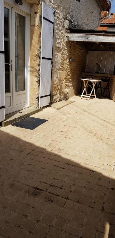 Maison Au Coeur D'Un Village Pres D'Angouleme Champniers  Exterior foto
